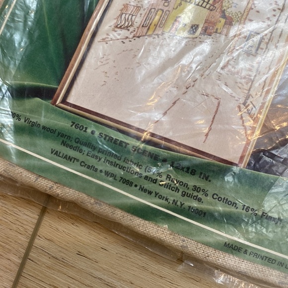 Vintage Valiant Crafts Stitchery Crewel Kit - Picture 3 of 6